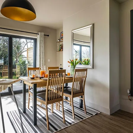Spacious Home With Garden-Sleeps 5 Contractors, Families, And Group Stays Welcome Beeston  Exterior photo