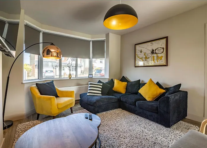 Spacious Home With Garden-Sleeps 5 Contractors, Families, And Group Stays Welcome