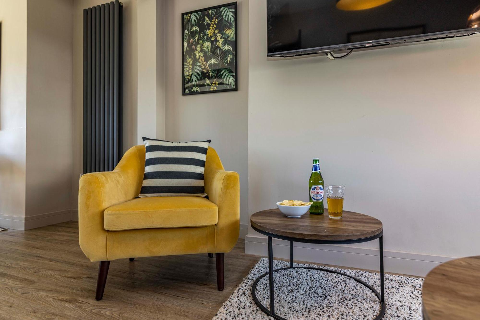 Spacious With Garden-sleeps 5 Contractors, Families, And Group Welcome * Бистон