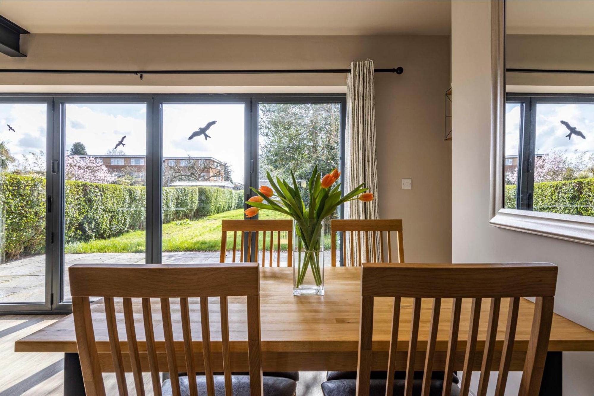 Spacious With Garden-sleeps 5 Contractors, Families, And Group Welcome Вилла Бистон
