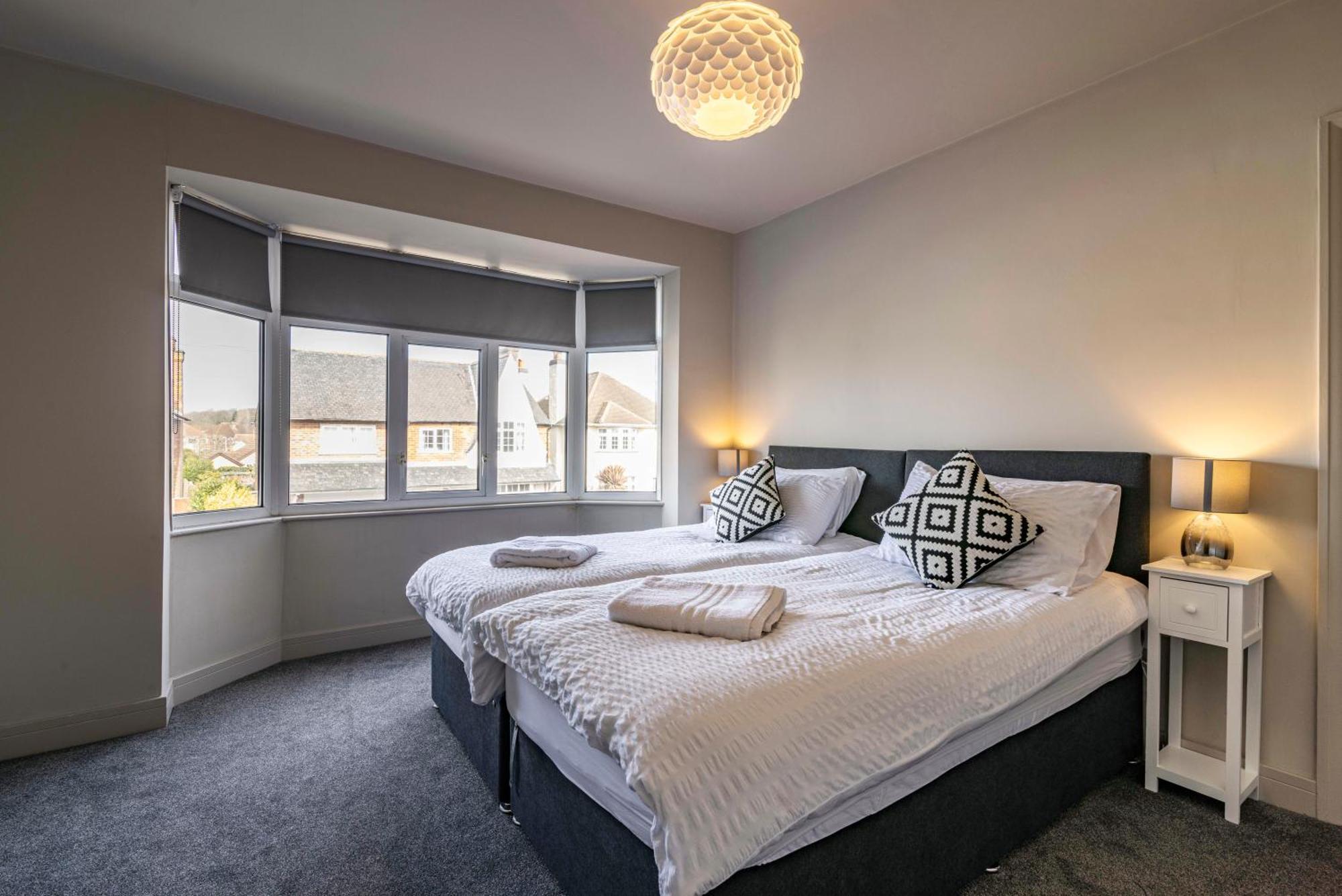 Spacious With Garden-sleeps 5 Contractors, Families, And Group Welcome * Бистон